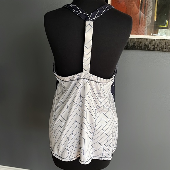 Athleta power chi tank navy/white contrasting front back geometric print. Small. - Picture 5 of 8